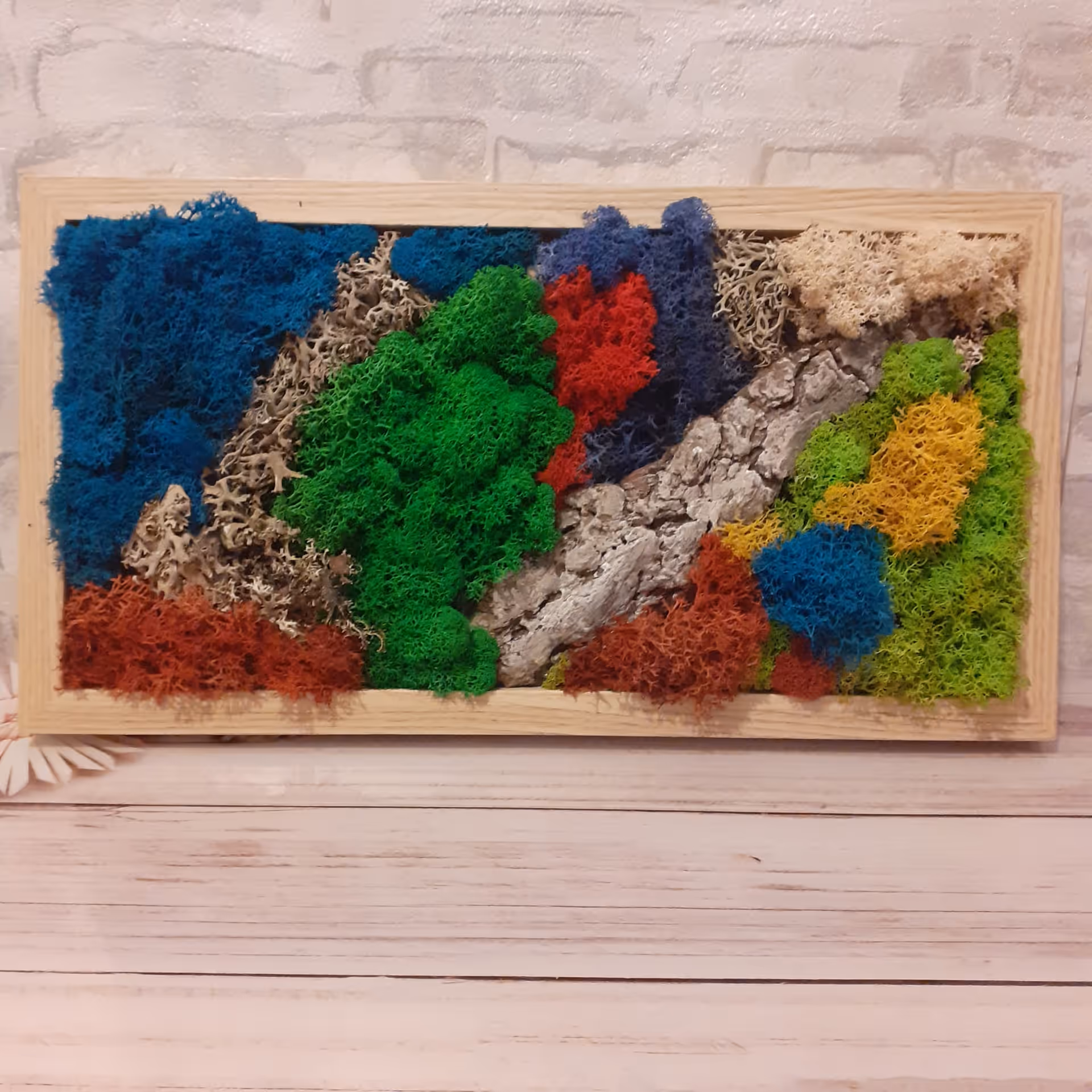 Tablou din licheni stabilizați în nuanțe vii, perete vegetal decorativ